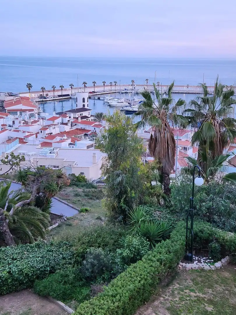 Außenansicht von Wohnung zur Miete in Sitges mit Klimaanlage, Privatgarten und Terrasse