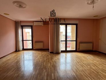 Piso con ascensor en venta en CALLE GUZMAN EL BUENO
