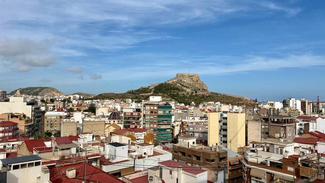 Piso en Venta en Calle Ronda del Castillo en Mercado