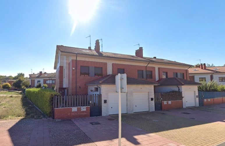 Vista exterior de Casa o xalet en venda en Saldaña de Burgos amb Calefacció, Jardí privat i Parquet