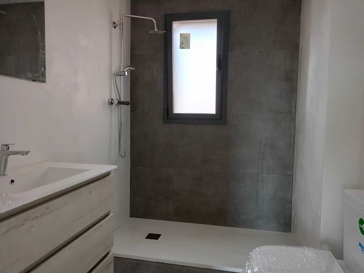 Bathroom of Flat for sale in Parets del Vallès  with Air Conditioner, Heating and Oven