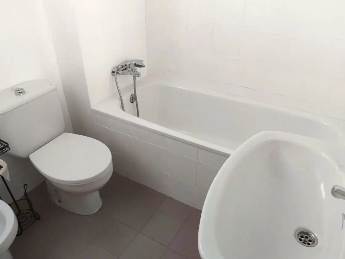 Badezimmer von Einfamilien-Reihenhaus zur Miete in Voramar