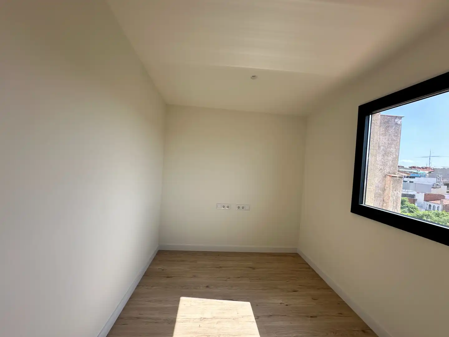 Habitación de Ático en venta en Badalona con Aire acondicionado, Calefacción y Parquet