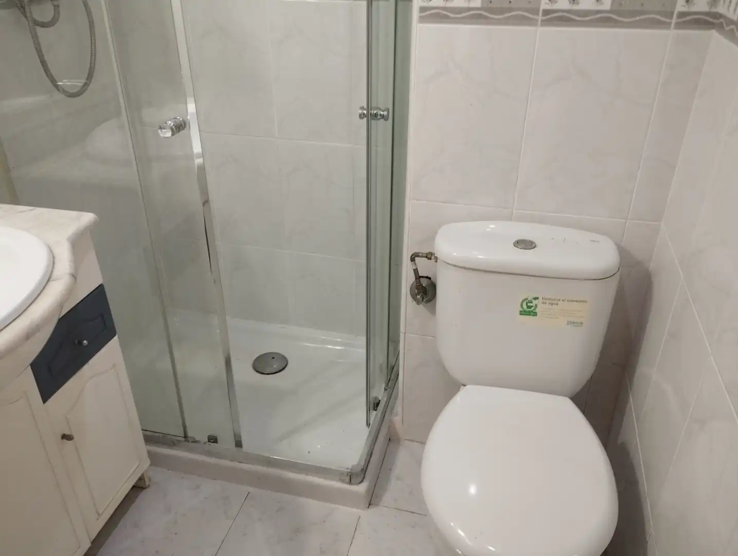 Bathroom of Flat for sale in Zaragoza  with Heating, Parquet flooring and Furnished