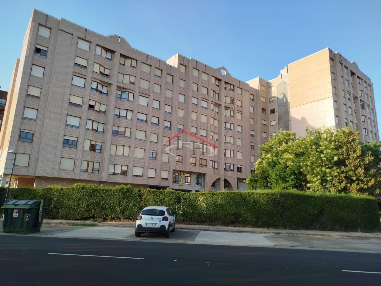 Vista exterior de Pis en venda en León Capital  amb Calefacció, Parquet i Traster