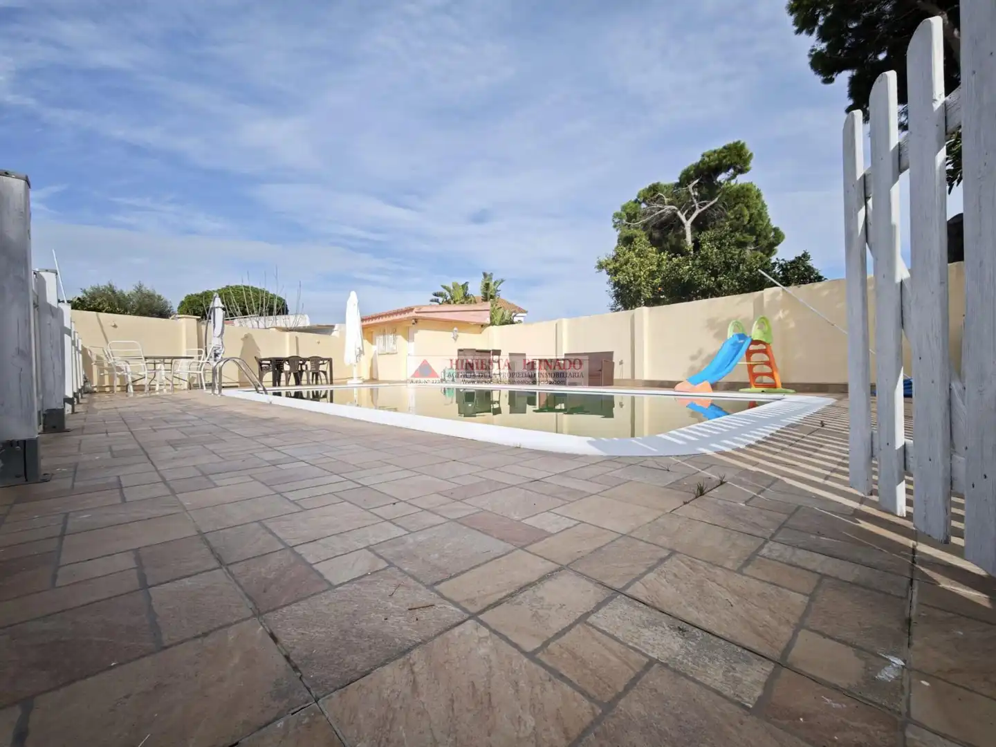 Piscina de Casa o xalet en venda en El Puerto de Santa María amb Aire condicionat i Piscina