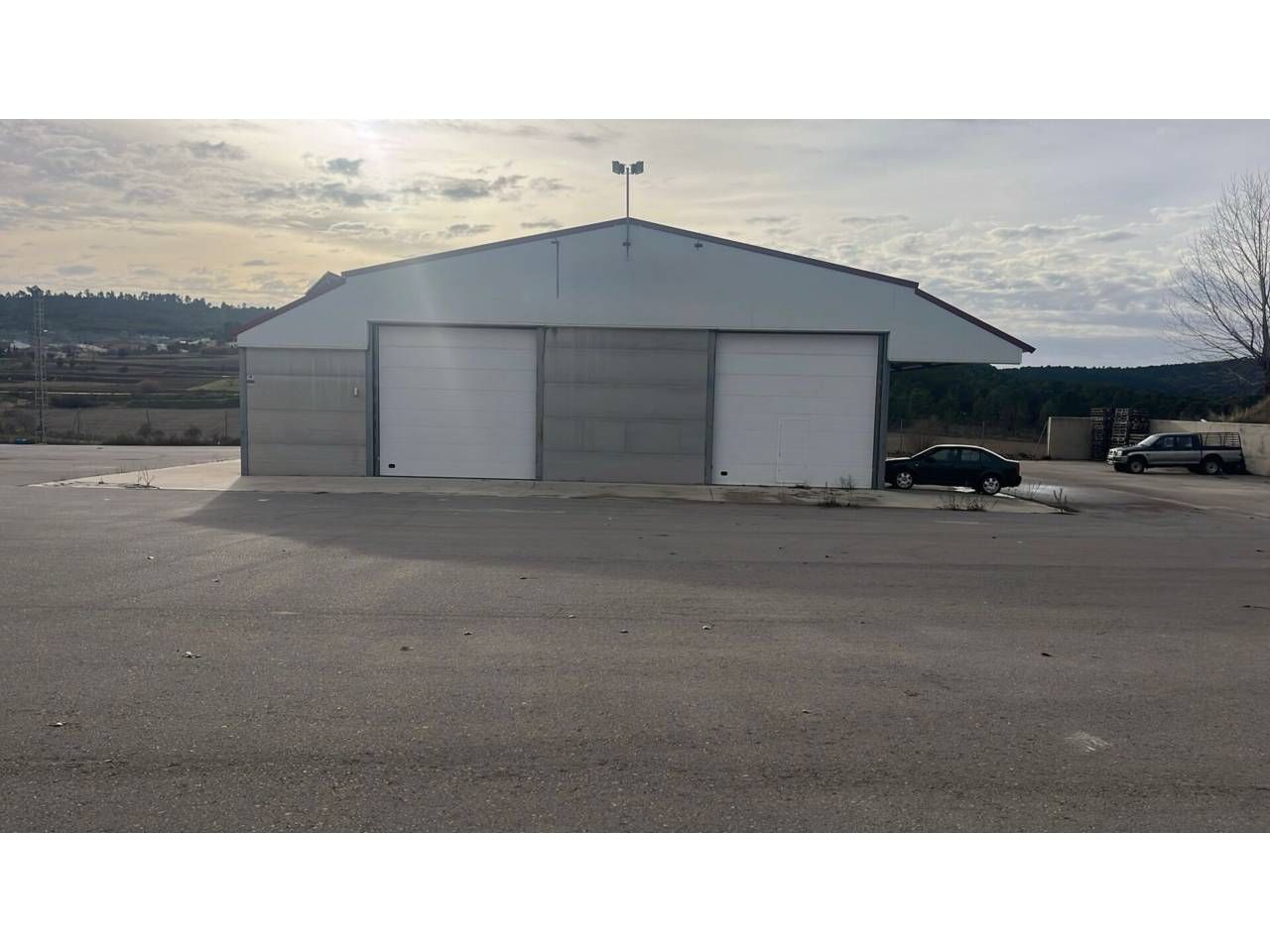 Vista exterior de Nau industrial en venda en Carboneras de Guadazaón