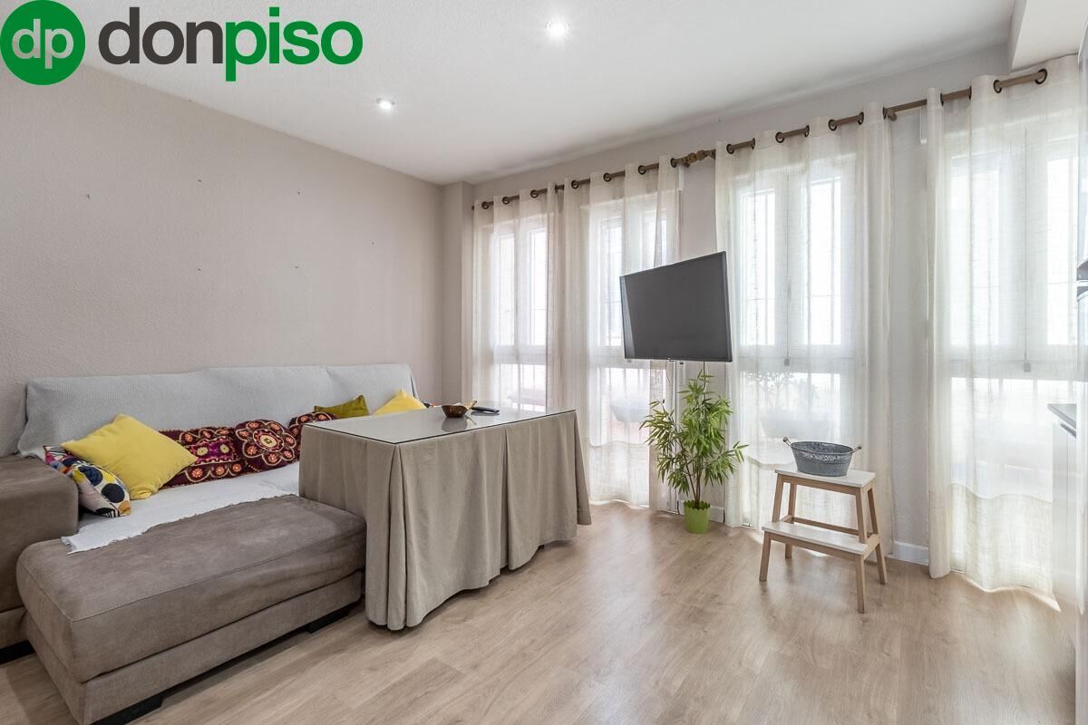 Dormitori de Pis en venda en  Granada Capital