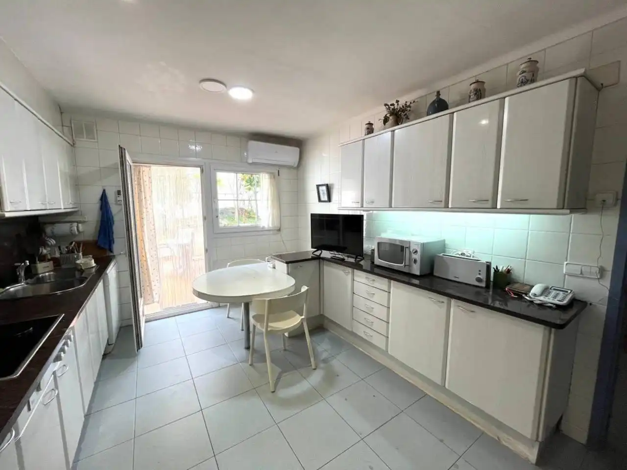 Cocina de Casa o chalet en venta en Girona con Aire acondicionado, Calefacción y Jardín privado