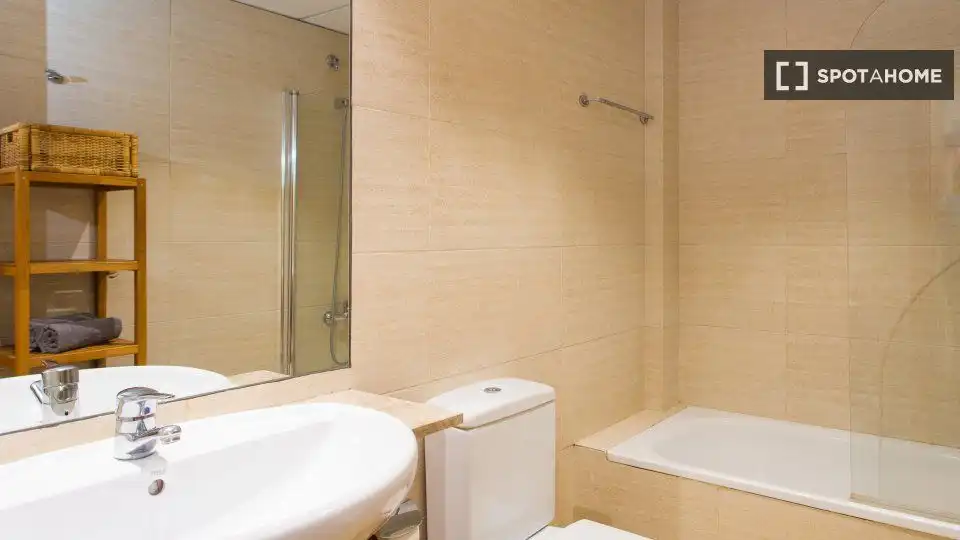 Bathroom of Study for share in Sant Martí