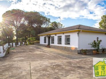 Maison rustique avec piscine à vendre à Andújar