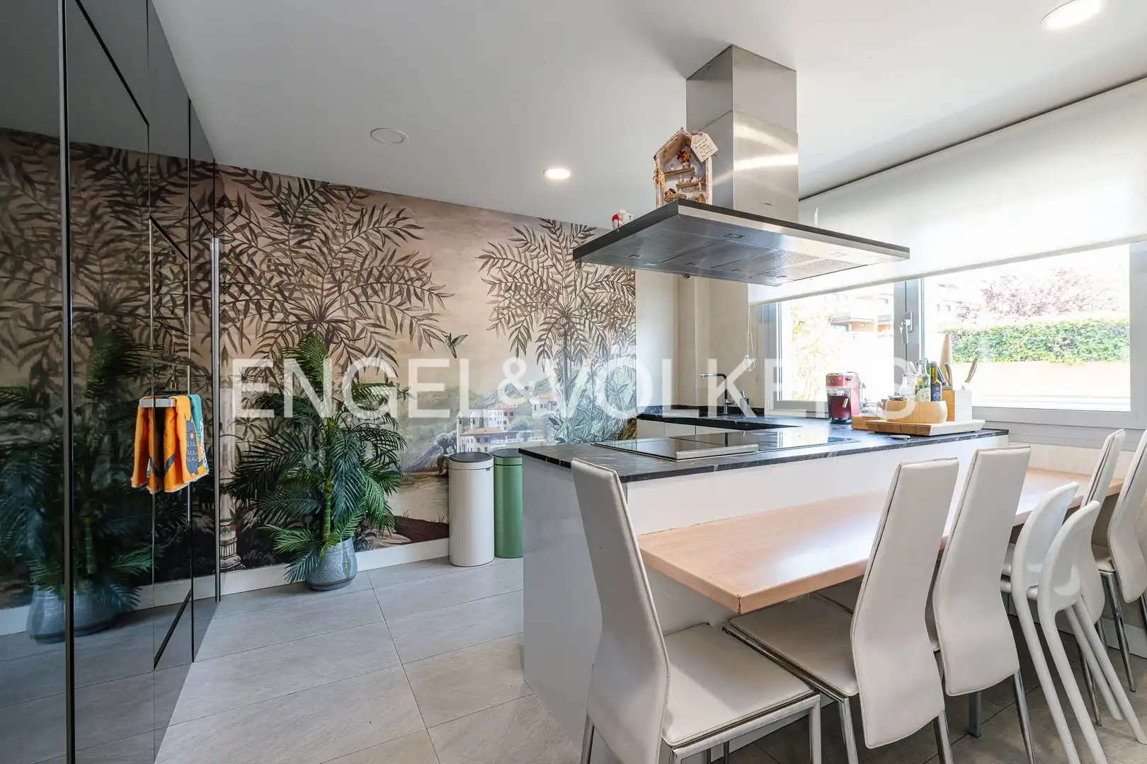 Cocina de Casa adosada en venta en Pozuelo de Alarcón con Aire acondicionado, Calefacción y Jardín privado
