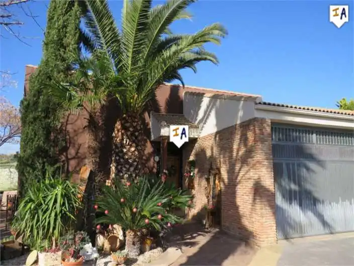 Vista exterior de Casa o xalet en venda en Jaén amb Aire condicionat, Traster i Piscina