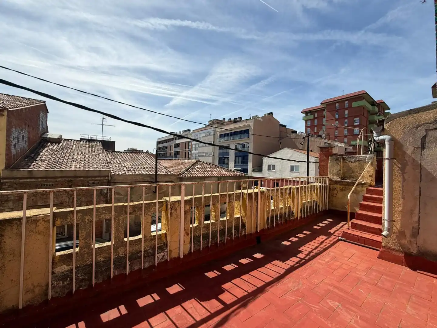 Terrasse von Einfamilien-Reihenhaus zum Verkauf in Sabadell mit Terrasse, Abstellraum und Ofen