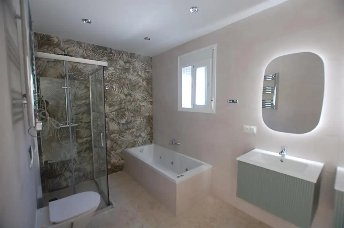 Bany de Casa o xalet en venda en Mijas amb Aire condicionat, Jardí privat i Piscina