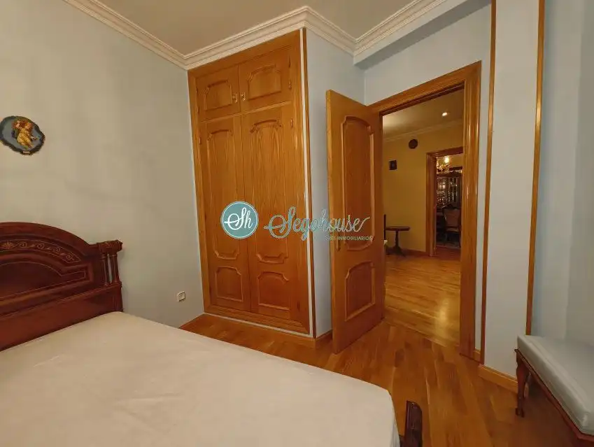 Schlafzimmer von Wohnung zur Miete in Segovia mit Heizung, Parkett und Möbliert