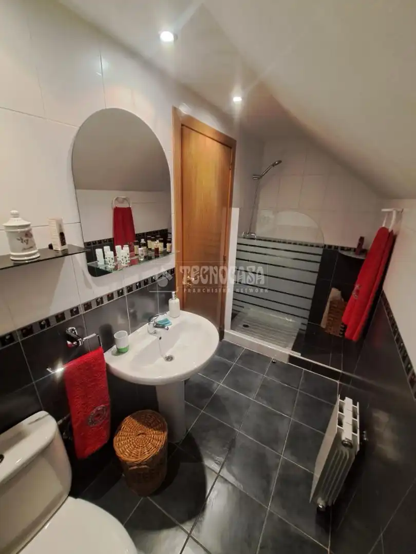 Baño de Casa adosada en venta en María de Huerva con Aire acondicionado, Calefacción y Jardín privado