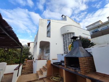 Casa amb piscina en venda a Mas Baell - Can Carbó