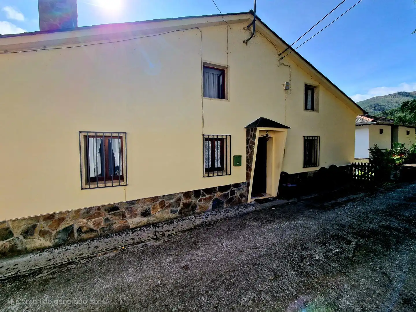 Vista exterior de Casa o xalet en venda en San Tirso de Abres amb Calefacció, Jardí privat i Traster