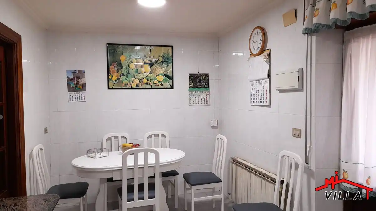 Cuina de Casa o xalet en venda en Laredo amb Terrassa i Moblat