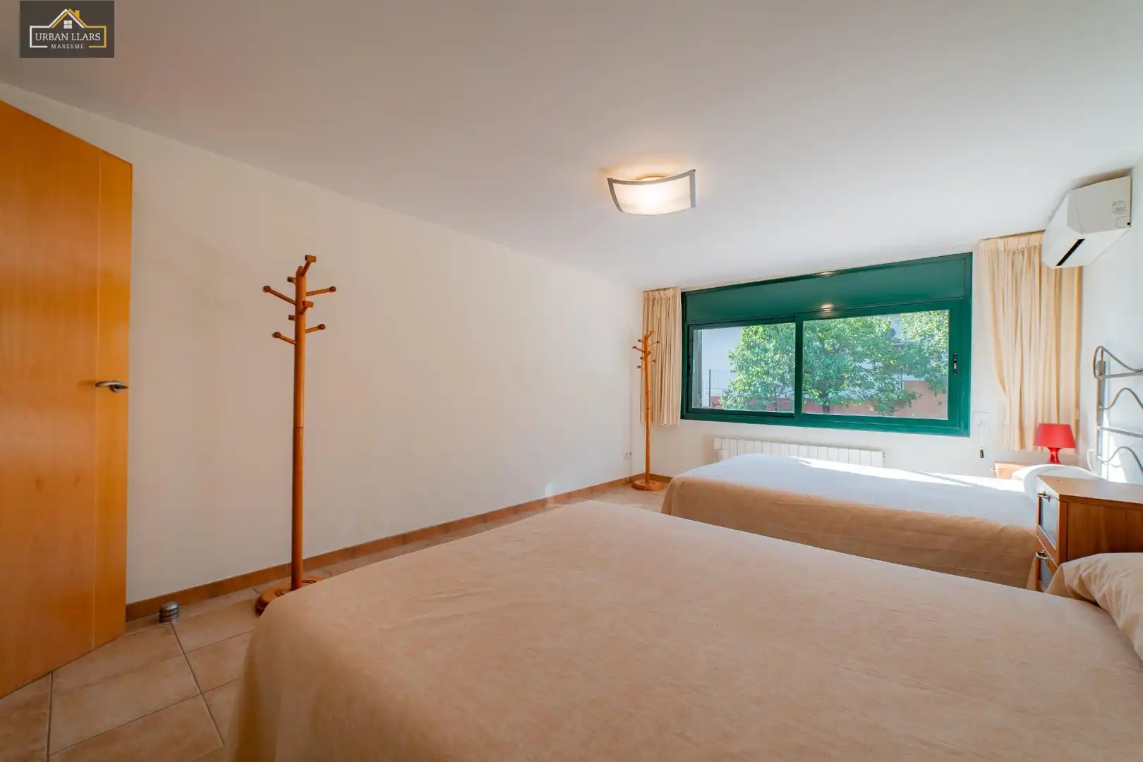 Habitación de Casa o chalet en venta en Sant Vicenç de Montalt con Jardín privado, Parquet y Piscina comunitaria