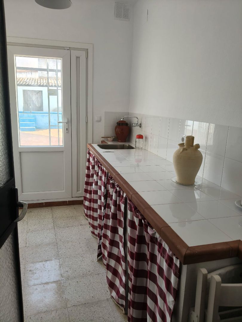 Cuina de Casa adosada en venda en Villaverde del Río amb Piscina