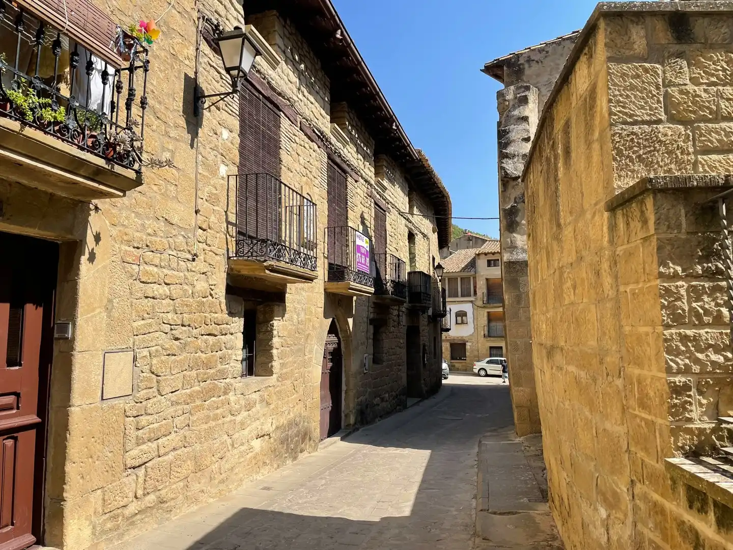 Vista exterior de Casa adosada en venta en Uncastillo con Terraza, Trastero y Amueblado