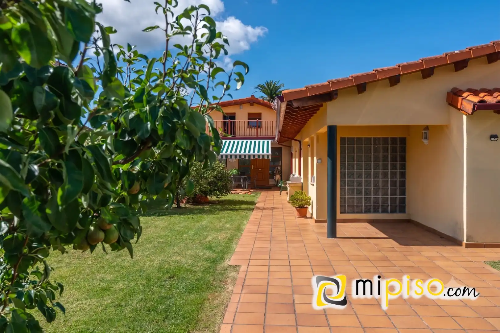 Vista exterior de Casa o chalet en venta en Laredo con Calefacción y Jardín privado