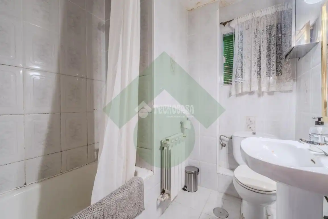 Bathroom of Flat for sale in Madrid  with Heating and Terrace