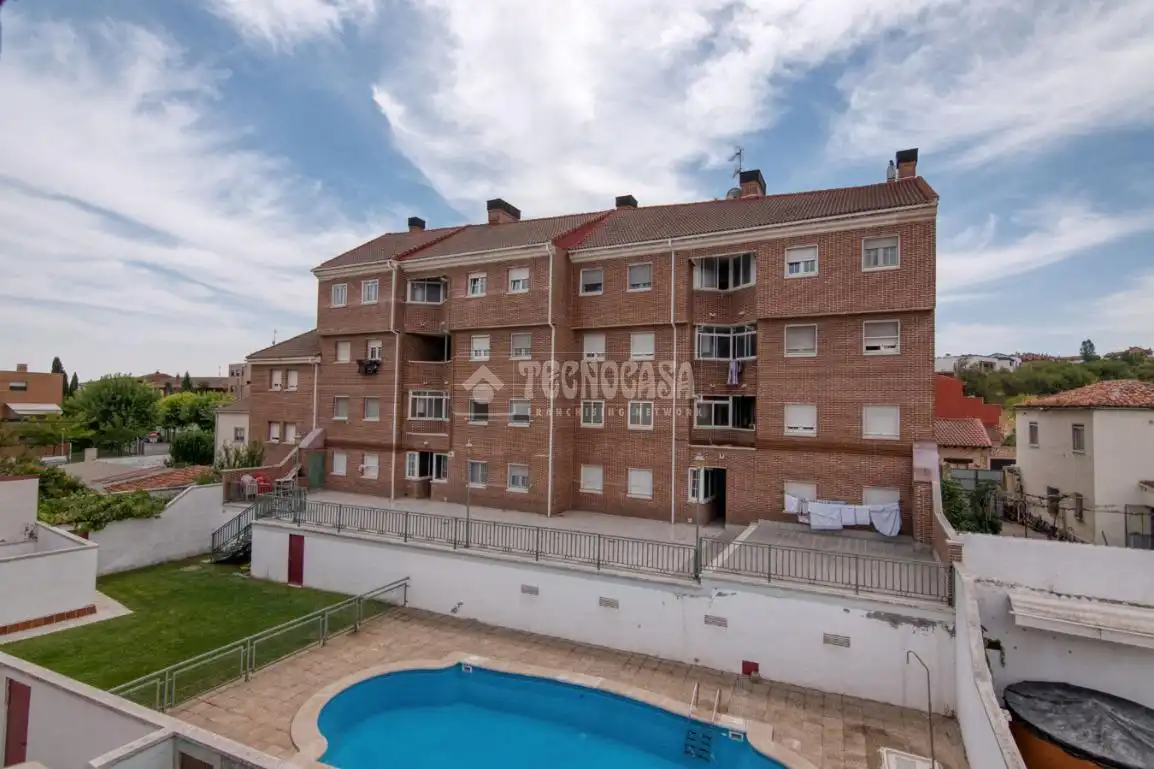 Vista exterior de Casa adosada en venta en Valladolid con Calefacción, Parquet y Balcón