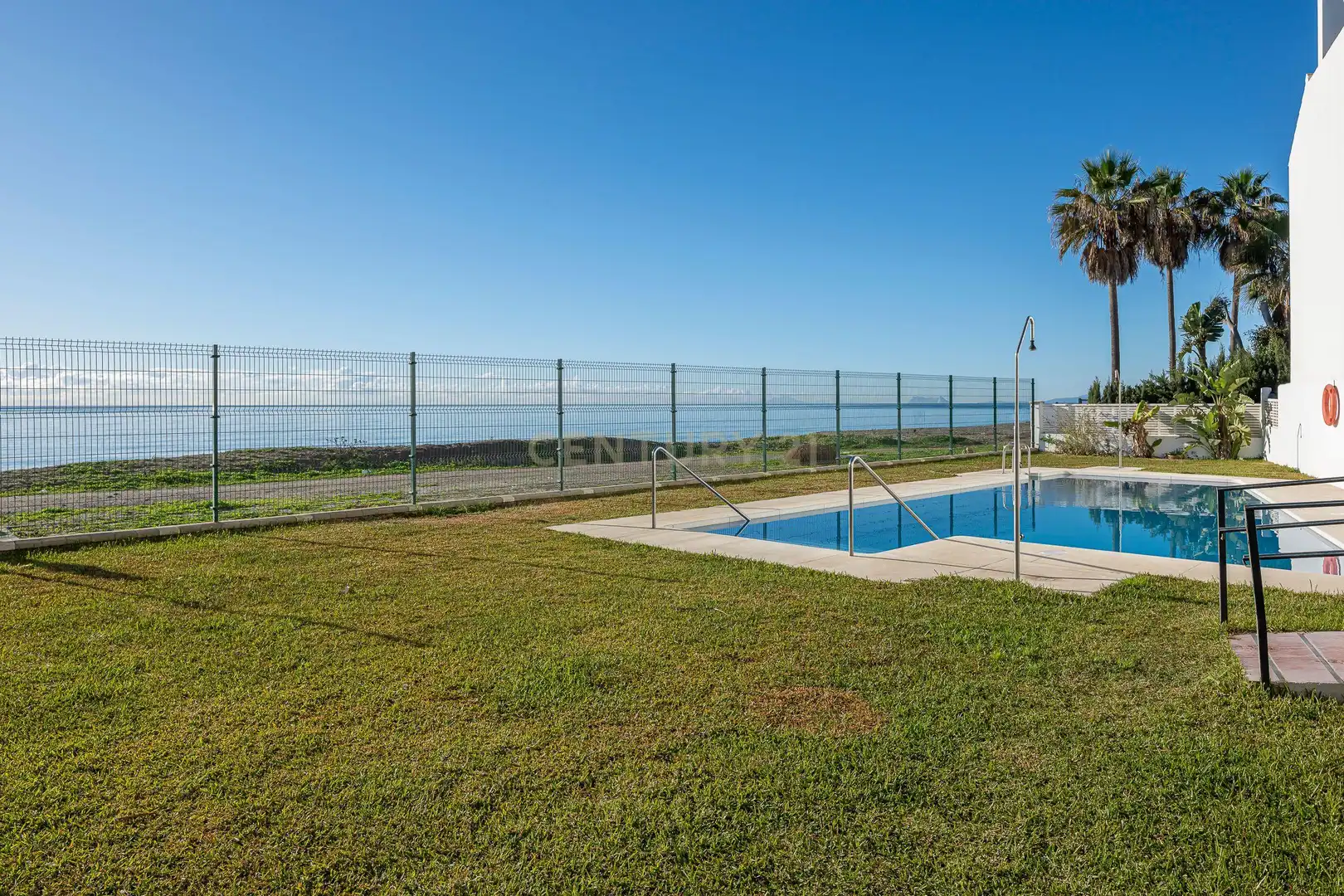 Piscina de Casa adosada en venta en Estepona con Aire acondicionado, Trastero y Piscina comunitaria