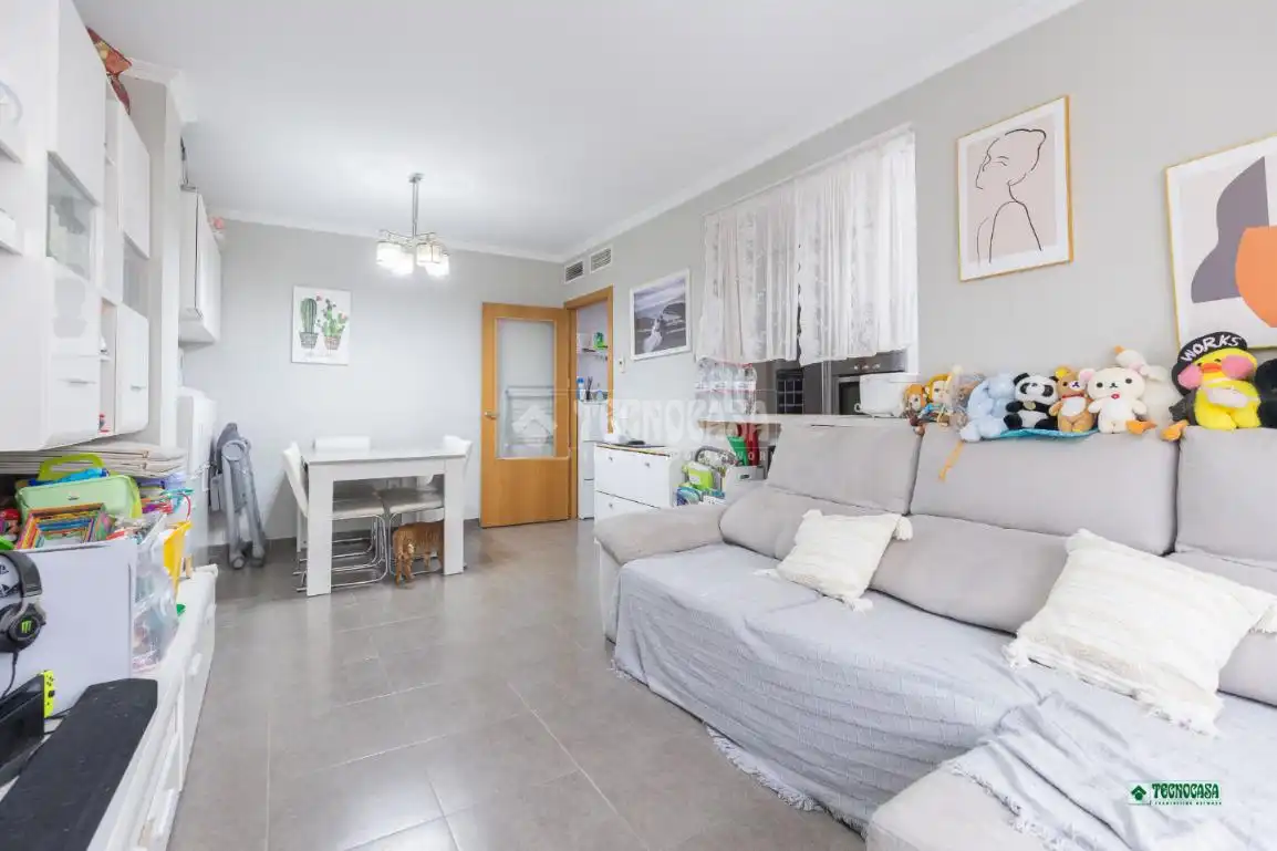 Wohnzimmer von Wohnung zum Verkauf in Almería mit Klimaanlage