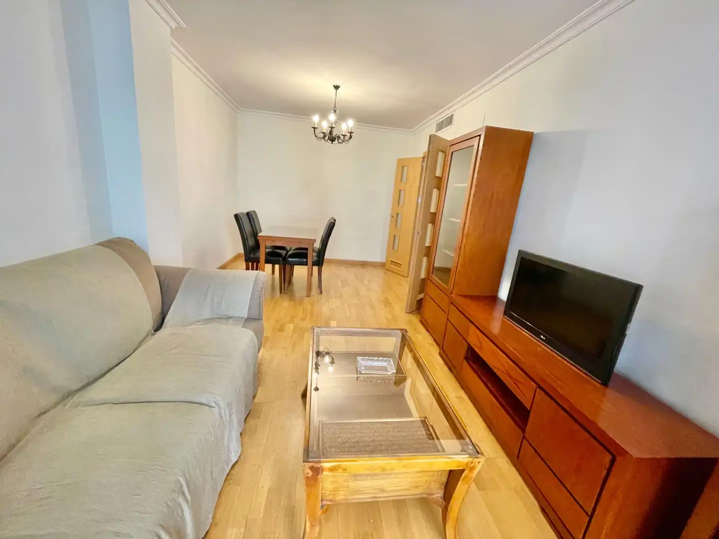 Sala d'estar de Pis en venda en Córdoba amb Aire condicionat, Calefacció i Parquet