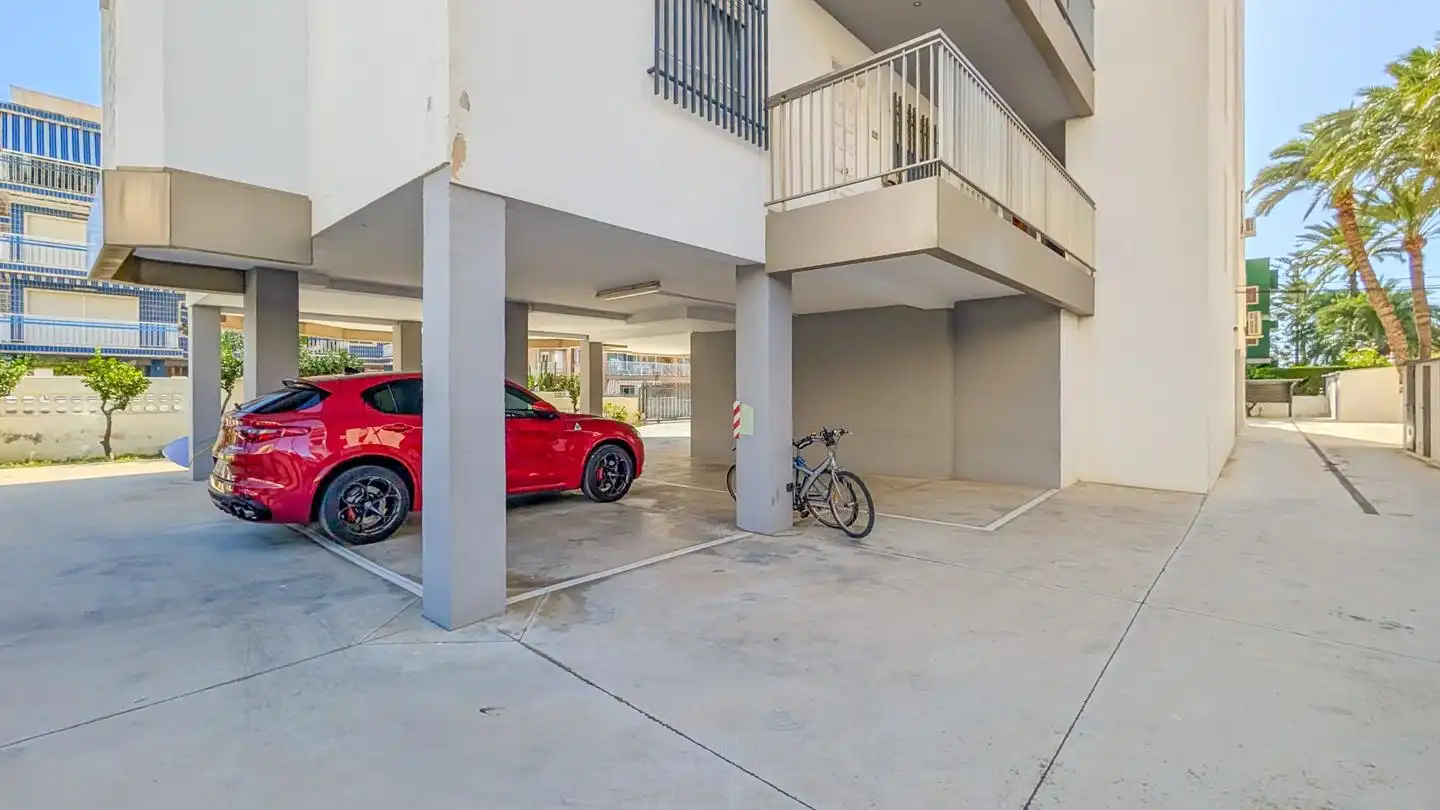 Parking de Piso en venta en Santa Pola con Terraza, Trastero y Amueblado