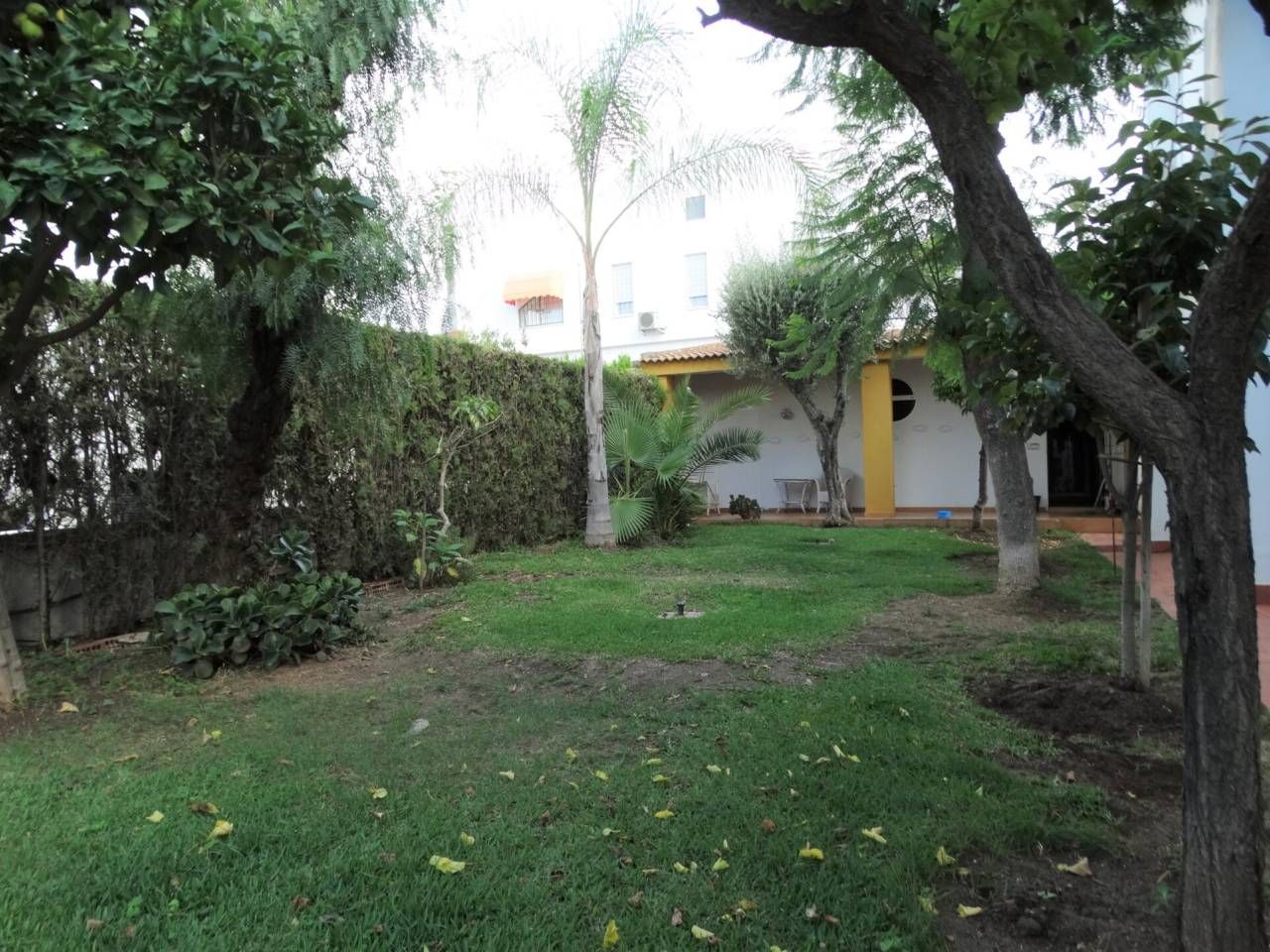 Jardí de Casa o xalet en venda en  Huelva Capital amb Aire condicionat, Calefacció i Jardí privat