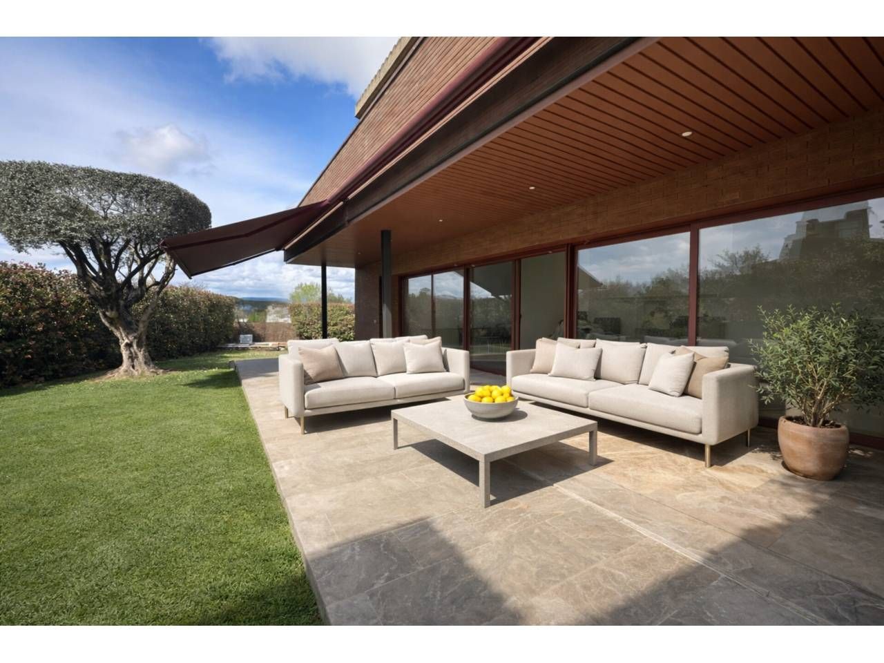 Terrassa de Casa o xalet en venda en Girona Capital amb Aire condicionat, Calefacció i Jardí privat