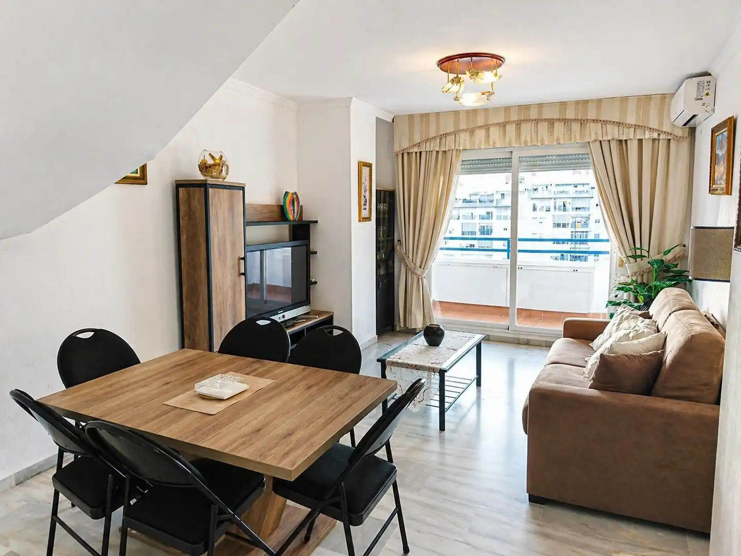 Sala d'estar de Apartament en venda en Marbella amb Aire condicionat, Terrassa i Traster