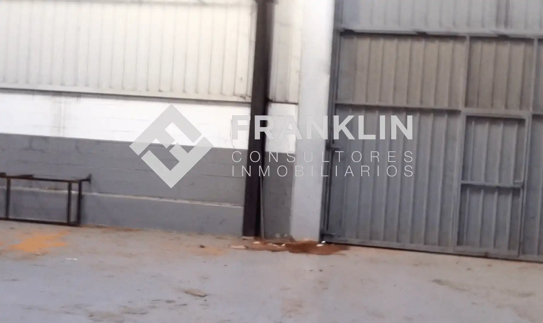 Parkplatz von Fabrikhallen zur Miete in Sant Celoni