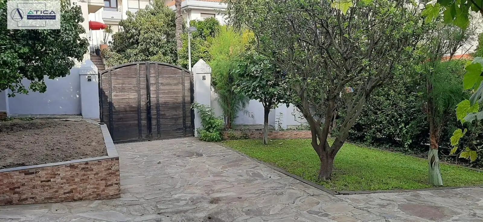 Vista exterior de Casa o xalet en venda en Santander amb Jardí privat, Terrassa i Moblat
