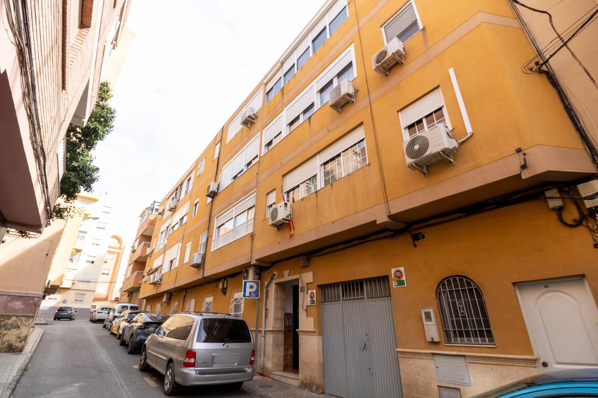 Vista exterior de Pis en venda en  Almería Capital amb Aire condicionat i Moblat