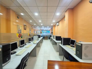 Locale commerciale in affitto a Loja