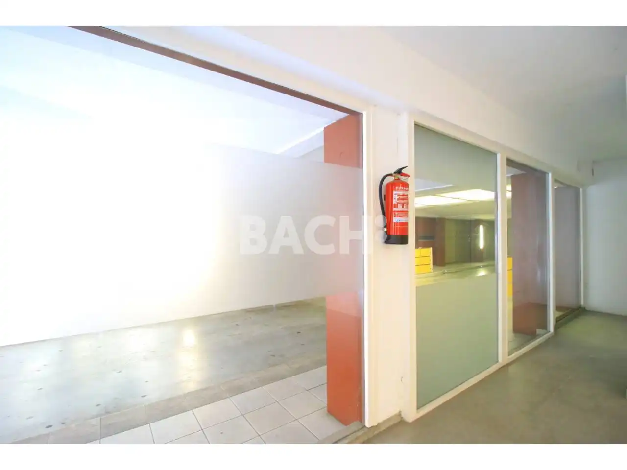 Commercial properties for rent in Calle manlleu, 50, Nord