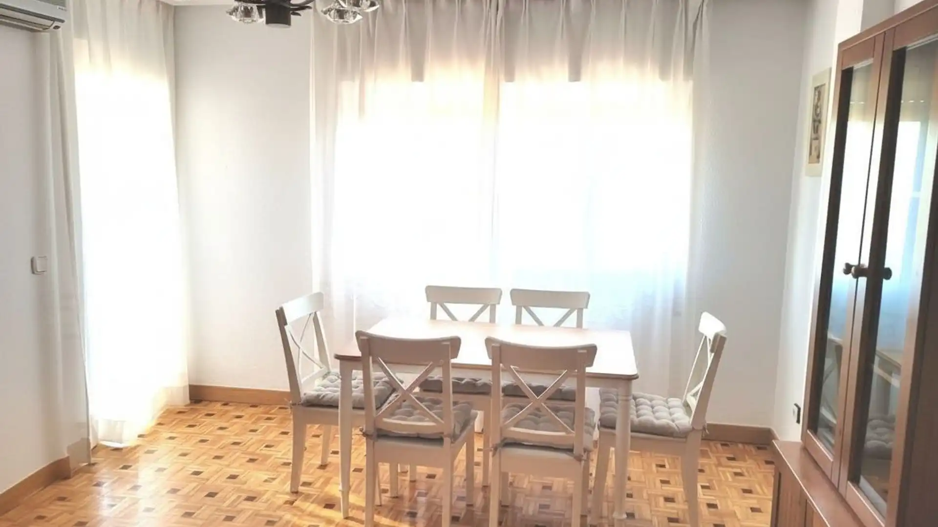 Comedor de Piso de alquiler en Mérida con Aire acondicionado, Parquet y Amueblado