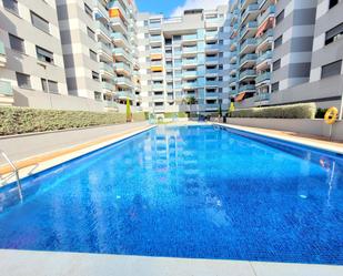 Piscina de Apartament de lloguer en Gandia amb Aire condicionat i Terrassa