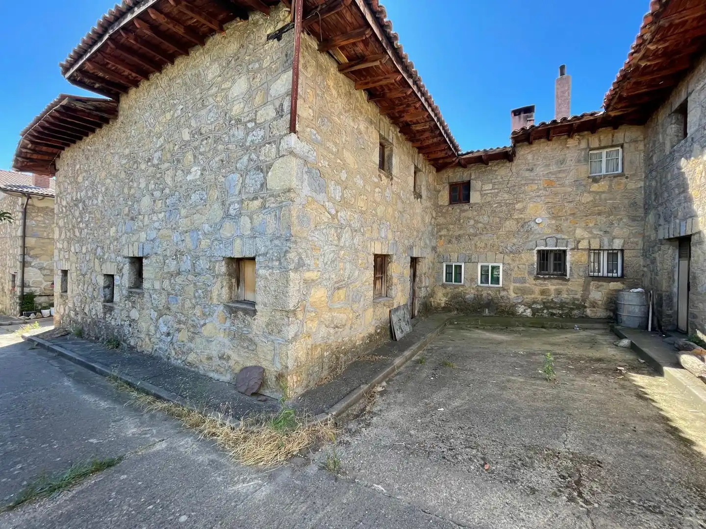 Vista exterior de Finca rústica en venda en San Leonardo de Yagüe amb Traster