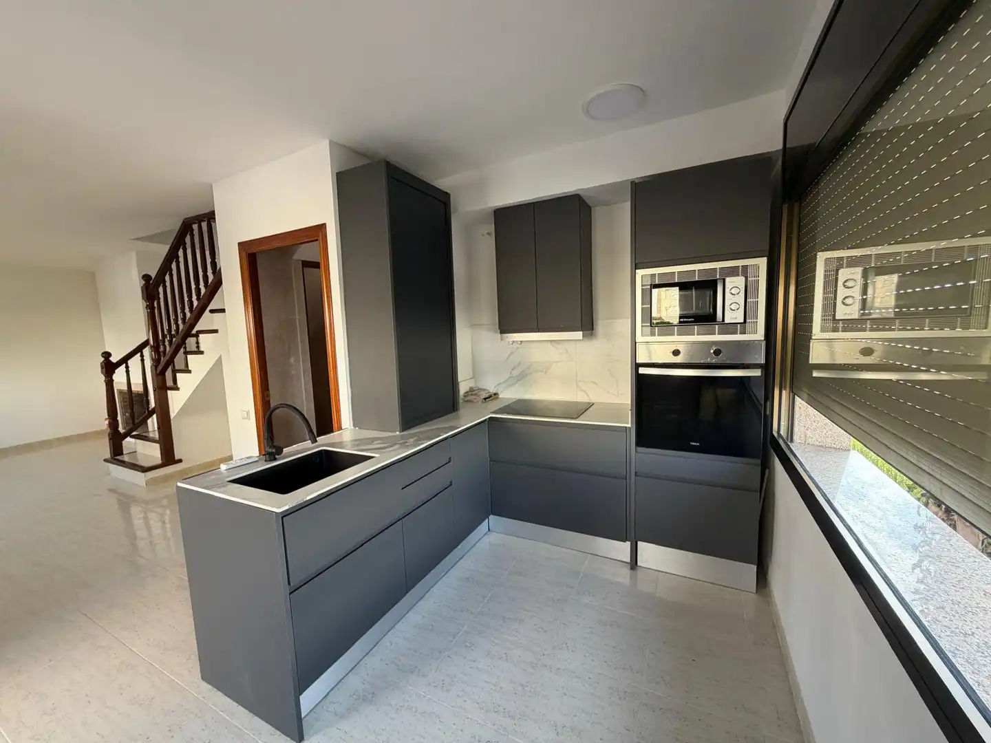 Maison mitoyenne avec terrasse à louer à Carrer del Vallespir, imagen 12