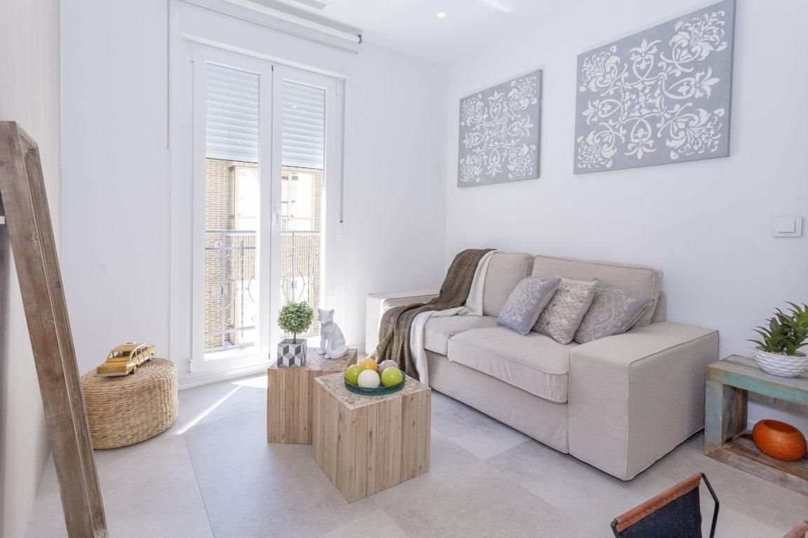 Living room of Flat to rent in  Madrid Capital  with Air Conditioner, Furnished and Balcony