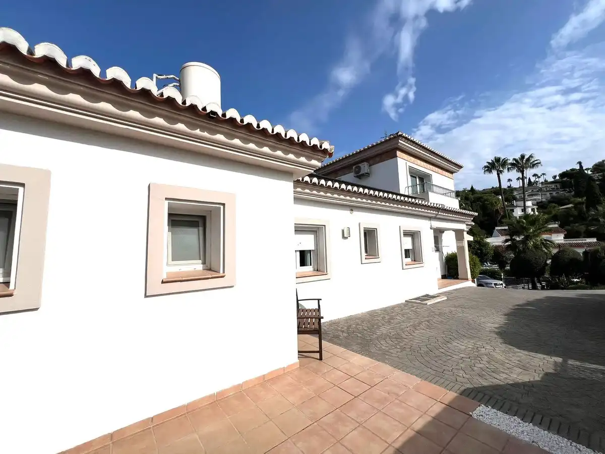 Vista exterior de Casa o xalet en venda en Mijas amb Aire condicionat, Calefacció i Jardí privat