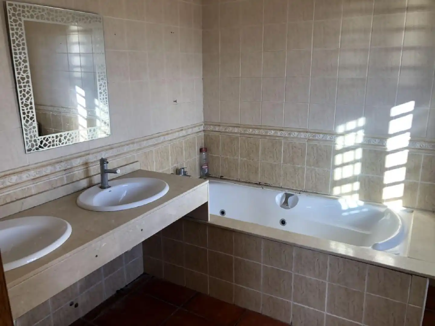 Bany de Casa o xalet en venda en Calafell amb Jardí privat, Terrassa i Piscina comunitària