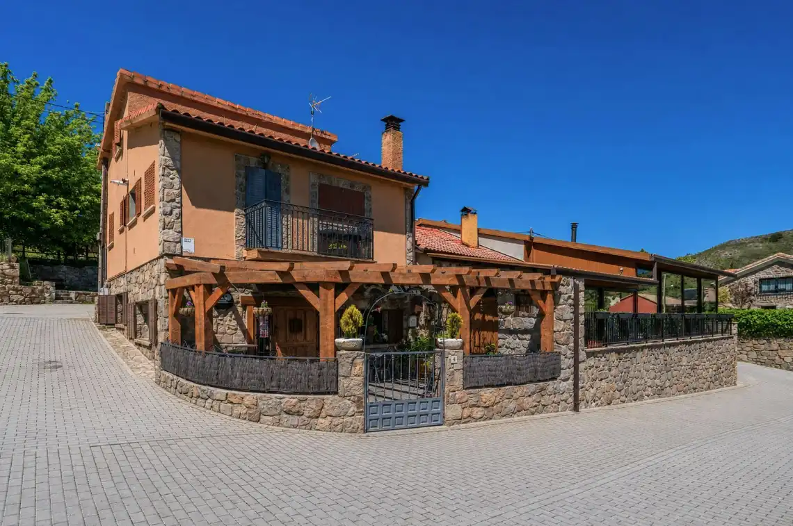 Vista exterior de Casa o chalet en venta en Santa María de la Alameda con Aire acondicionado, Calefacción y Terraza